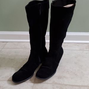Newport News black leather boots size 10W (2in)